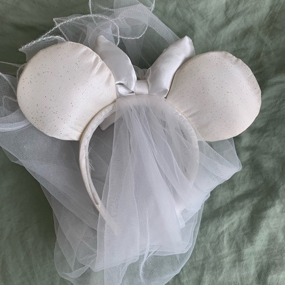 Bride & Groom Disney Ears Set - Picture 3 of 6
